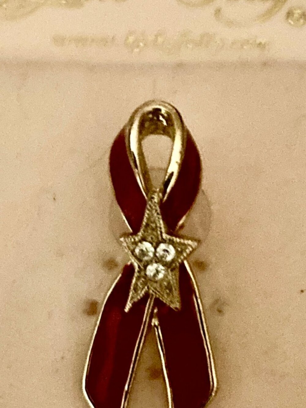 KIRKS FOLLY VINTAGE RED AWARENESS RIBBON TAC PIN W/RHINESTONE FILLED STAR